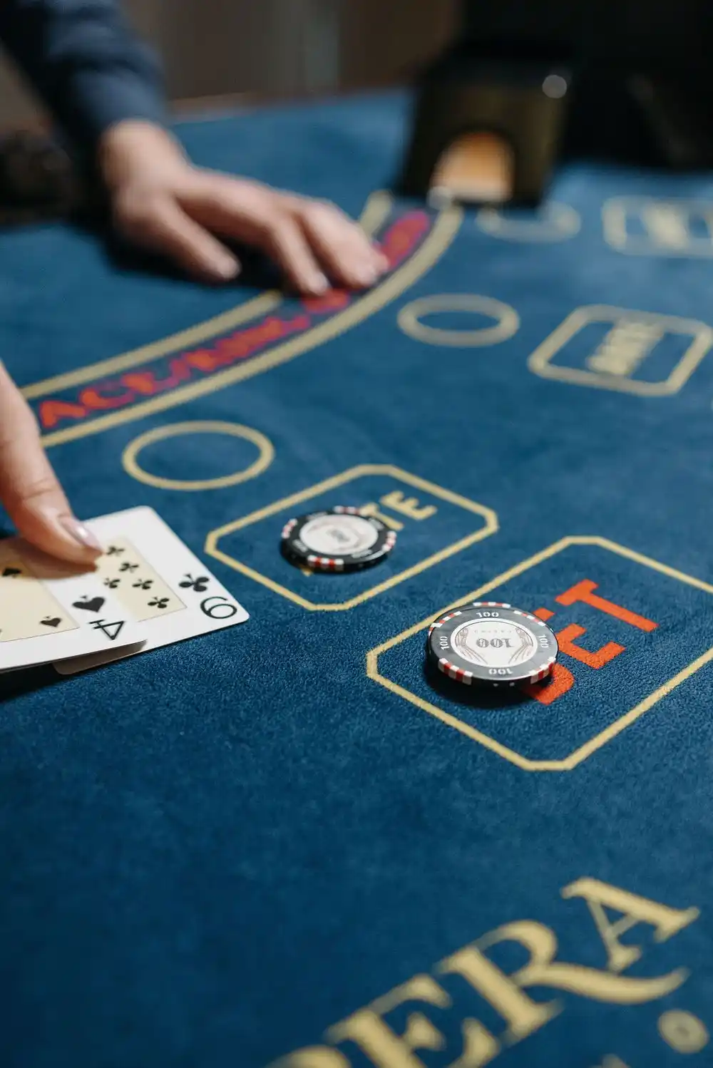Cash game poker miza